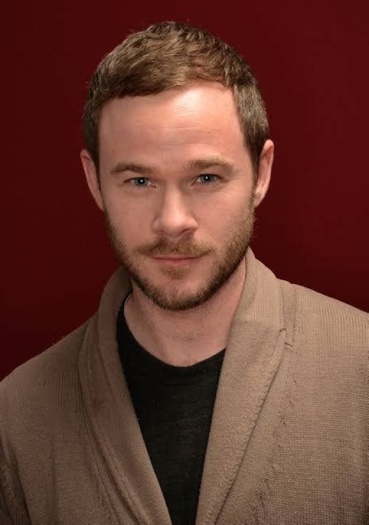 Aaron Ashmore – Biography, Facts & Life Story