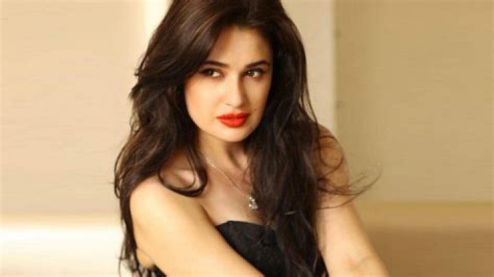 Amrita Arora – Biography, Facts & Life Story