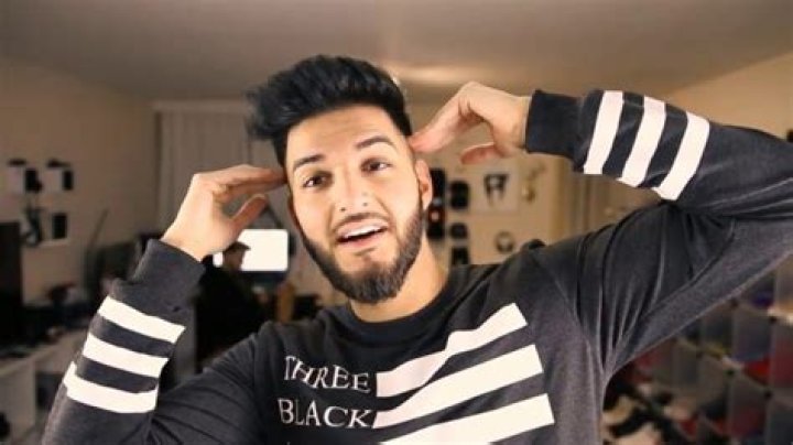 ApoRed Bio (Wiki), Net Worth, Salary, Age, Height, Girlfriend