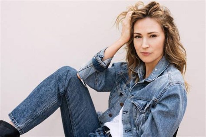 Beth Riesgraf – Biography, Facts & Life Story