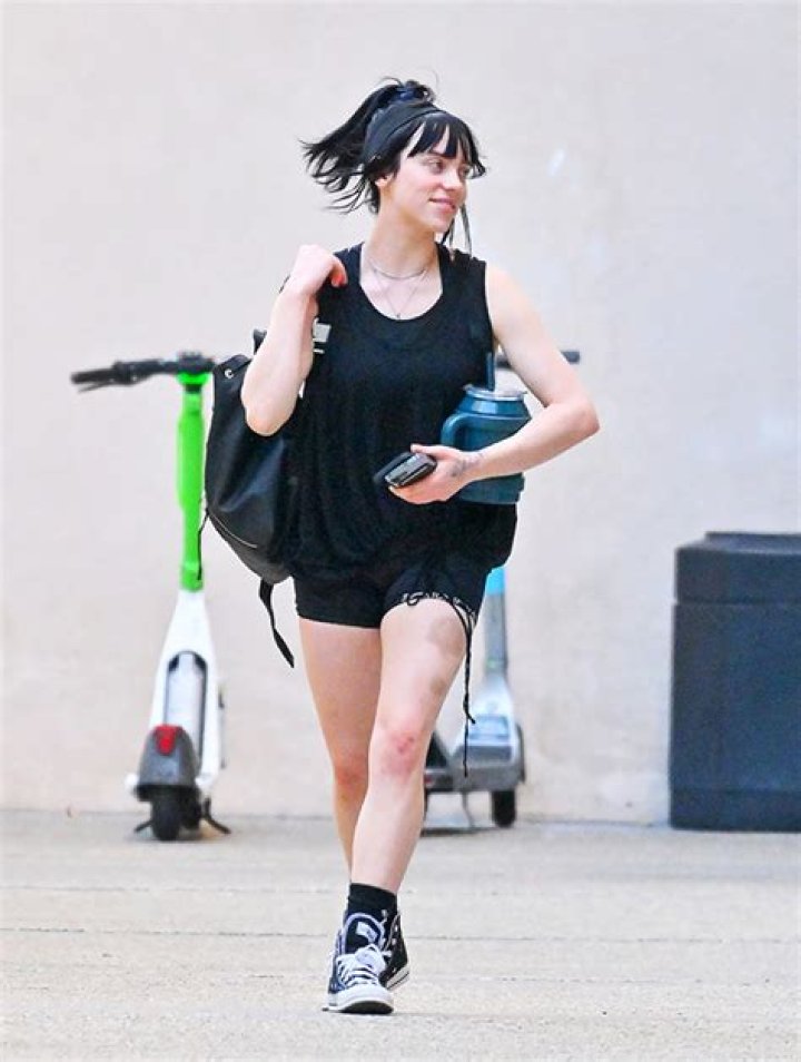 Billie Eilish Hits The Gym In Biker Shorts & Tank Top: Photos – Hollywood Life
