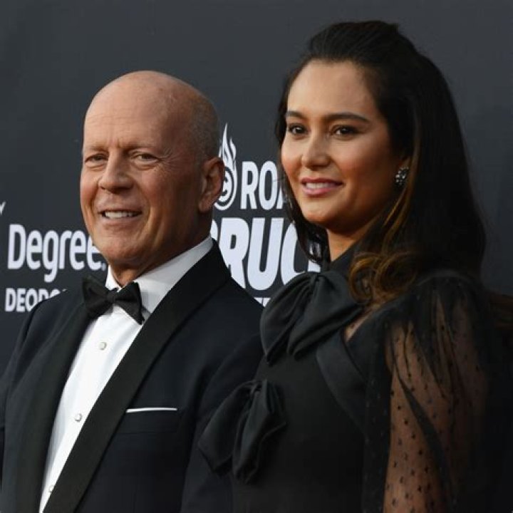 Bruce Willis, Wife Emma & Ex Demi Moore Bond While Celebrating His Daughter’s Bday In Quarantine