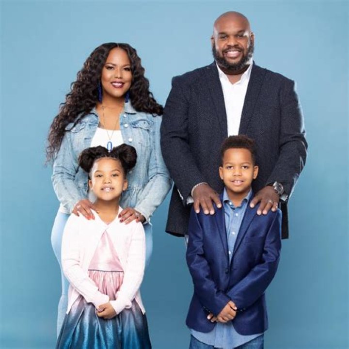 Derwin Gray Pastor, Bio, Wiki, Age, Height, Wife, NFL, Sermons, and Net Worth