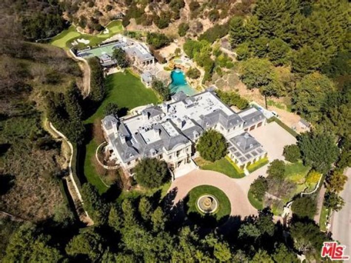 Drake Seeks $88 Million For Beverly Hills Mansion He Bought A Year Ago For $75 Million