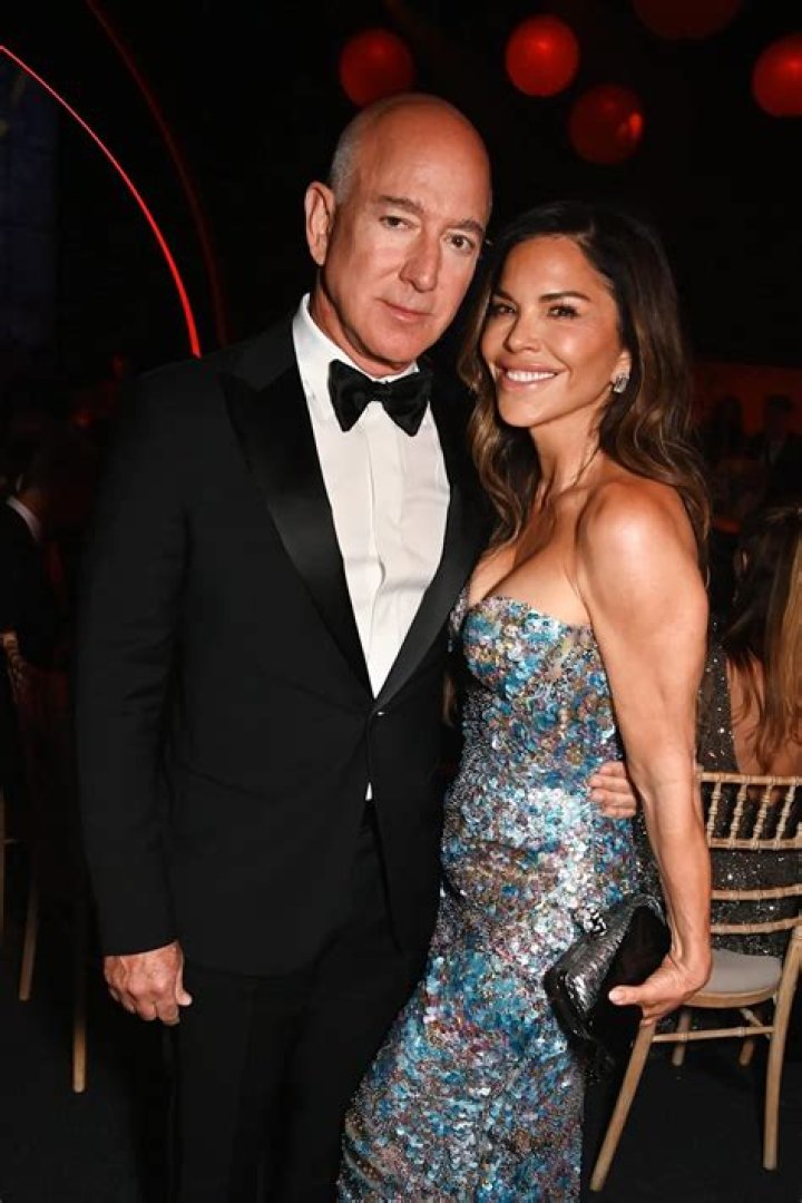 Had Jeff Bezos Never Divorced, Today He Would Be Worth Over $200 Billion Thanks To Amazon's Soaring Share Price