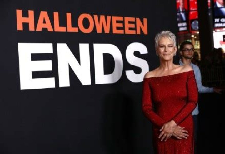 ‘Halloween Ends’ Review: Jamie Lee Curtis & The Horror Franchise Go Out On A High Note