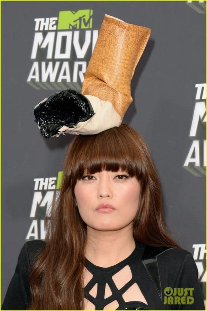 Hana Mae Lee Net Worth – How Much Is Hana Mae Lee Worth?