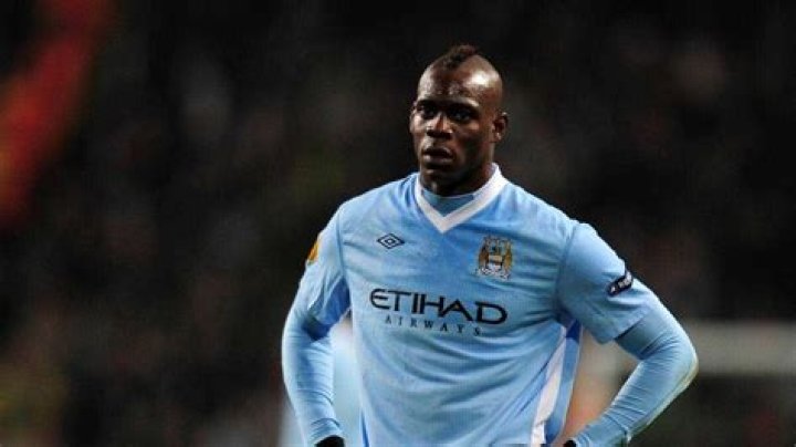 How many trophies did Balotelli win at Man City?