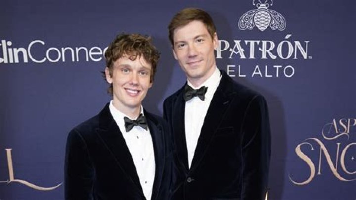 Is Hunter Doohan Gay And Married To Fielder Jewett Family