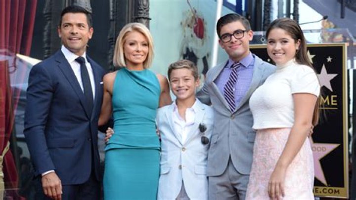 Kelly Ripa Opens Up About Son Joaquin’s Dyslexia & Dysgraphia Battle – Hollywood Life