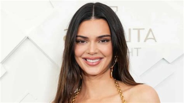 Kendall Jenner Jokingly Pushes Kylie As They Decide Who Is A Supermodel Vs. Insta Model & More — Watch