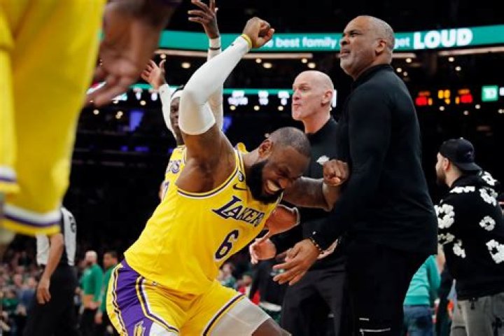 LeBron James Furious Over Jacob Blake Shooting: He ‘Deserves Justice’ After Being ‘Targeted’ By Police