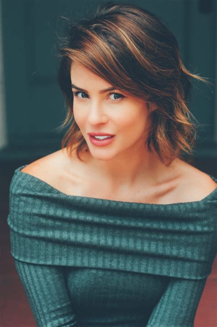 Linsey Godfrey Height