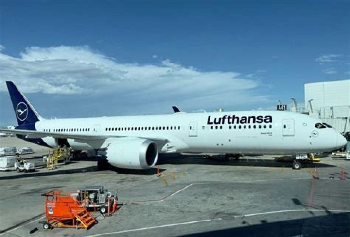 Lufthansa pilots receive pay hikes to fight inflation