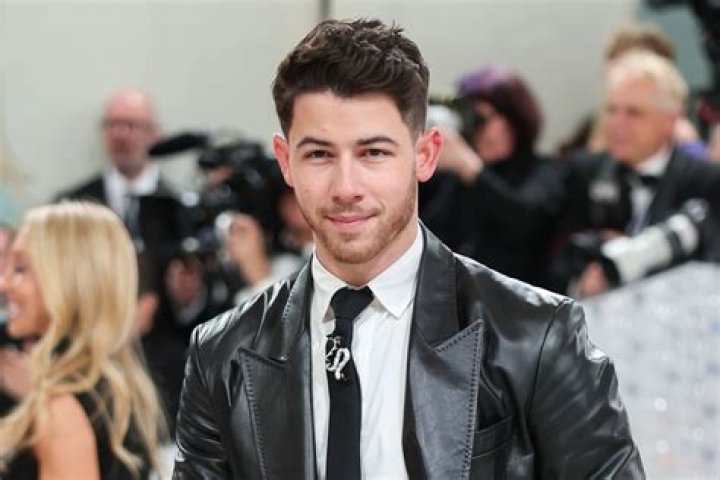 Nick Jonas Looks Old (But Still Hot) In Dexcom’s Super Bowl Commercial – Hollywood Life