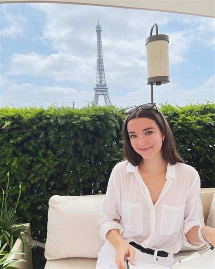Nicole Brydon Bloom’s biography: age, nationality, family, net worth