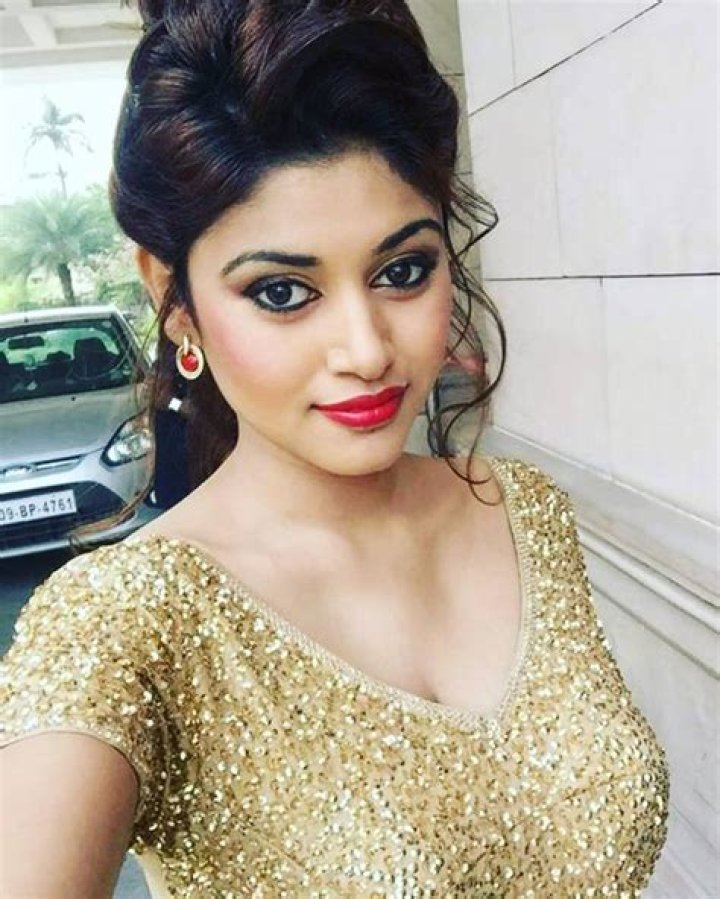 Oviya Helen – Biography, Facts & Life Story
