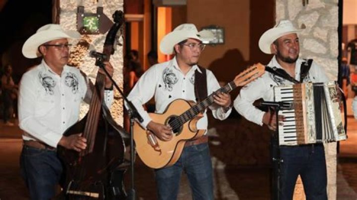 Pero Me Besaste by Brio Norteno from Mexico