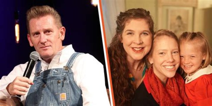 Phil Robertson’s Daughter Phyllis Revealed On His Podcast — Watch – Hollywood Life