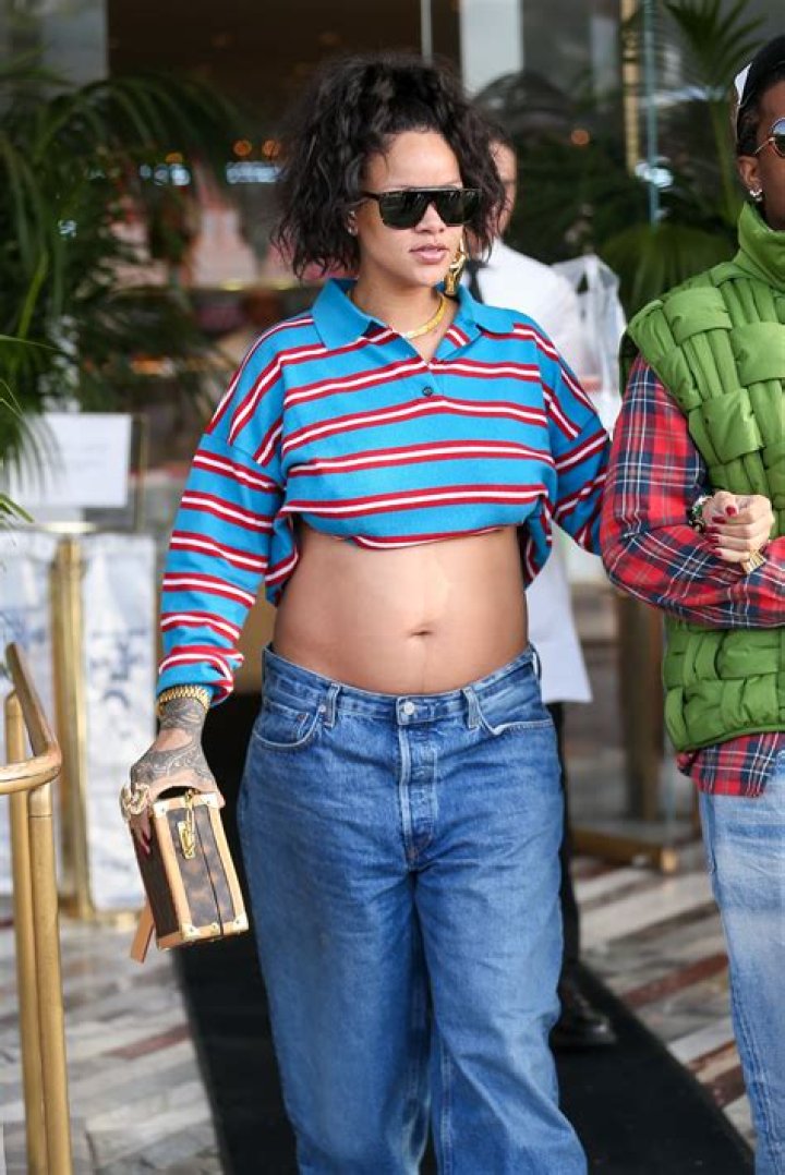 [PICS] Rihanna Weight Gain? — Operation Thickanna In Full Effect – Hollywood Life