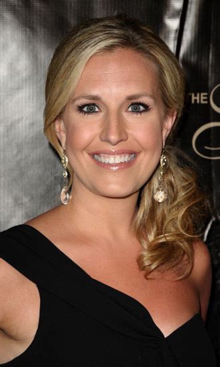 Poppy Harlow Celebrity Profile – Hollywood Life