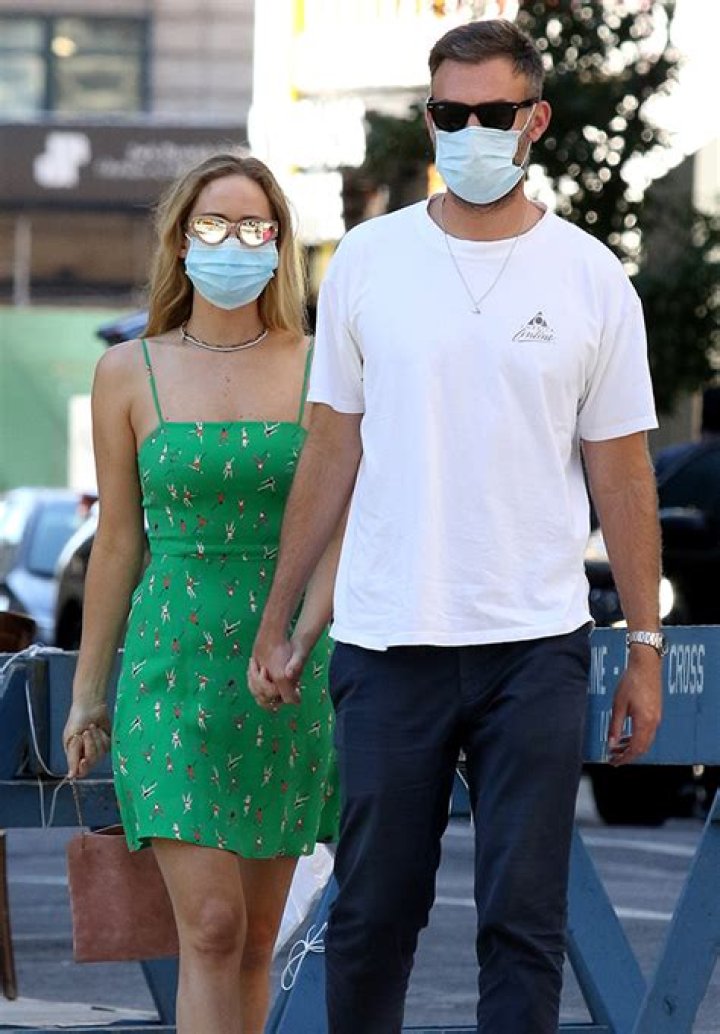 Pregnant Jennifer Lawrence & Husband Cooke Maroney Spotted House Hunting In NYC – Photos