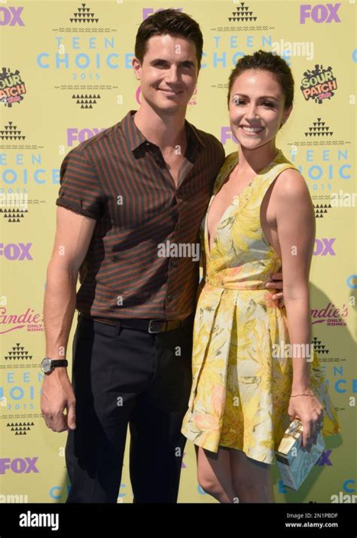 Robbie Amell Joining Fiancee Italia Ricci On ‘Chasing Life’ — First Look