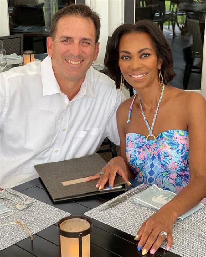Sharon Ray KZTV, Bio, Wiki, Age, Height, Husband, Salary, and Net Worth