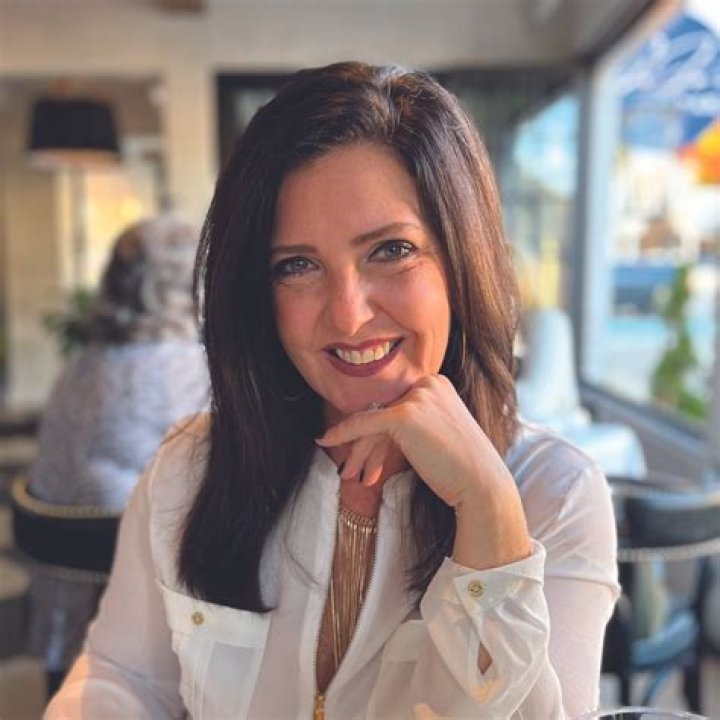 Stacey Frey FOX 8, Bio, Wiki, Age, Husband, Wedding, Wrist, Salary, and Net worth