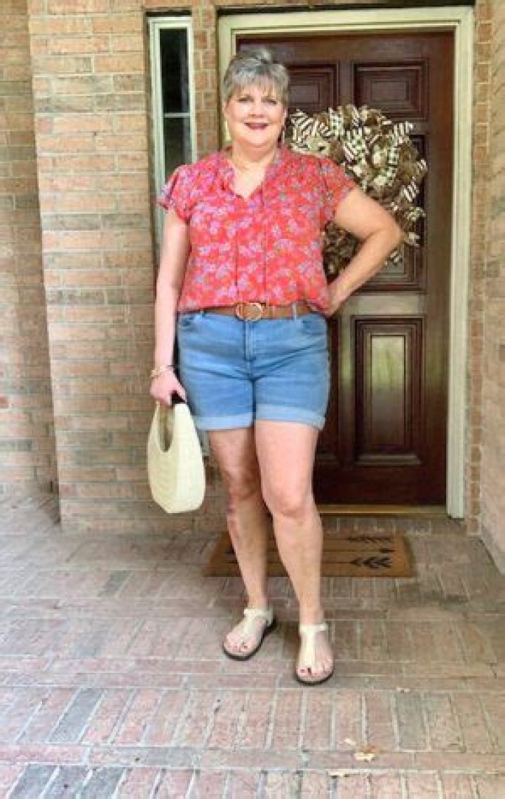 Star Moms Wearing Daisy Dukes — Celeb MILFS In Short Shorts: Pics – Hollywood Life