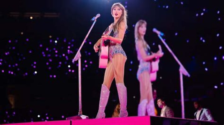 Taylor Swift Gives Fan Her ’22’ Hat in Sweet Moment During Her ‘Eras Tour’ Show in Tokyo: Watch