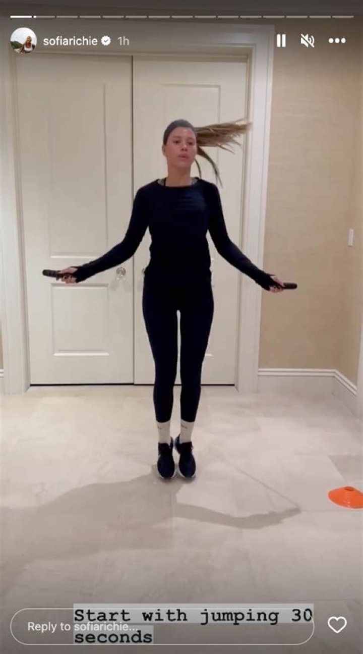 Video Of Her Fitness Routine – Hollywood Life