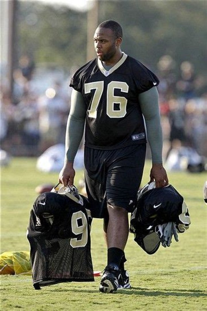 Who is Akiem Hicks Dating Now