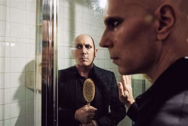 Who is Billy Howerdel Dating Now