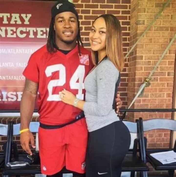Who is Devonta Freeman Dating Now