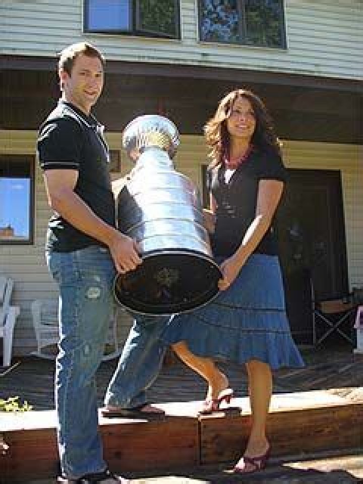 Who is Erik Cole Dating Now