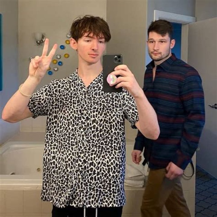 Who is Jayingee Dating Now?