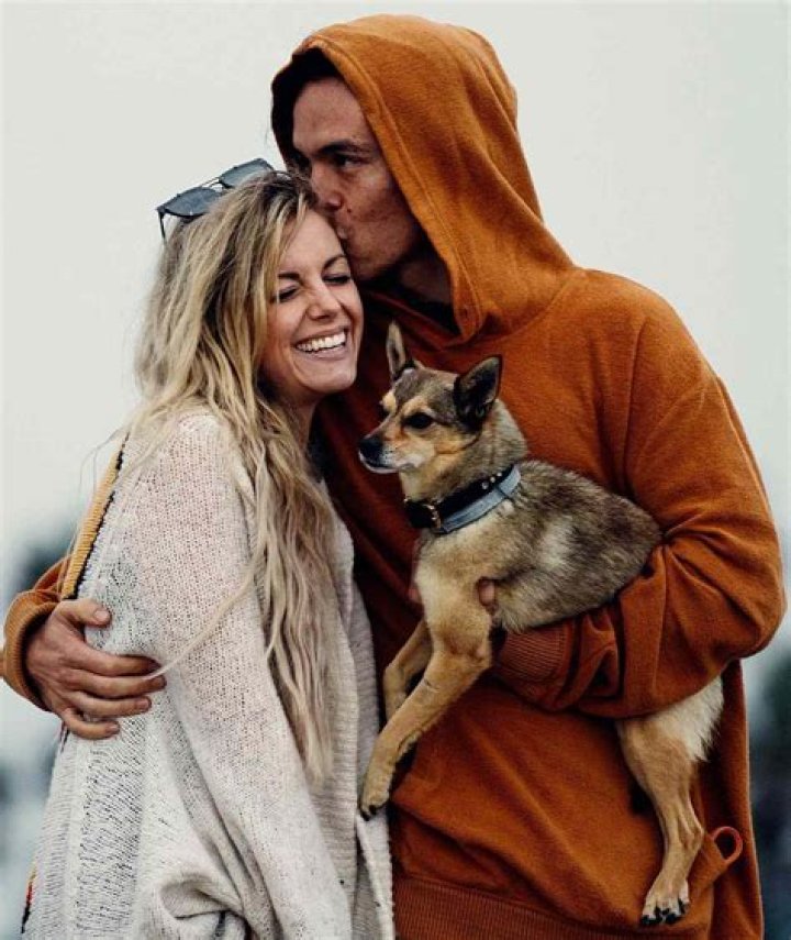 Who is Lindsay Ell Dating Now