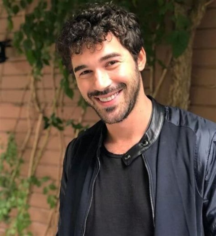 Yusuf Cim – Actor, Singer, Model, TV Presenter | Wiki, Age, Height, Net Worth, Relationship, Ethnicity, Career