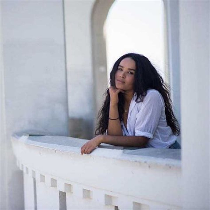 Zoe Robins’ biography: age, height, heritage, partner, son